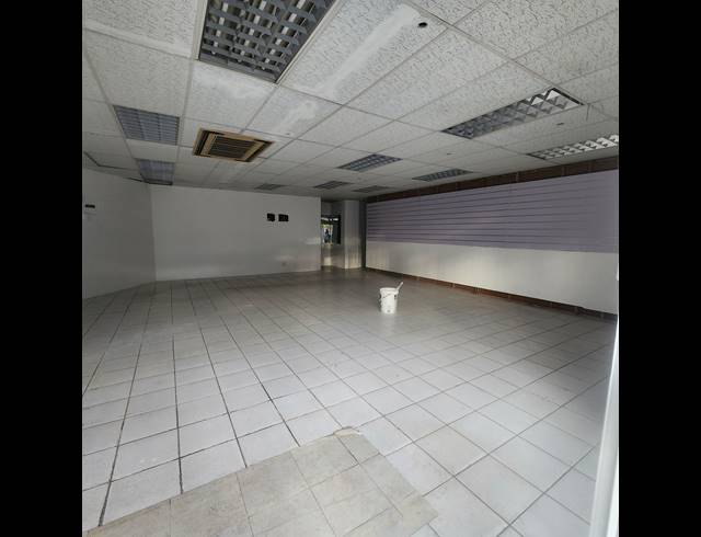 300M² RETAIL TO LET IN OVERPORT